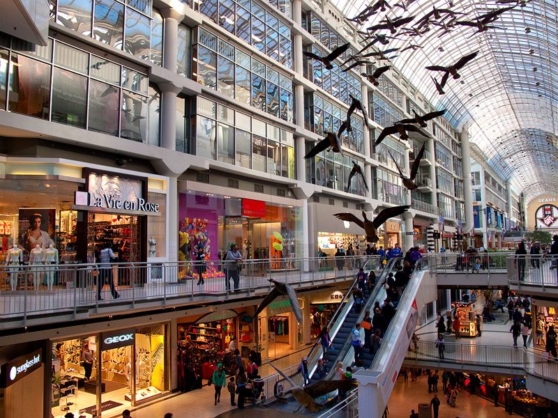 Interior_Toronto_Eaton_Centre_looking_north